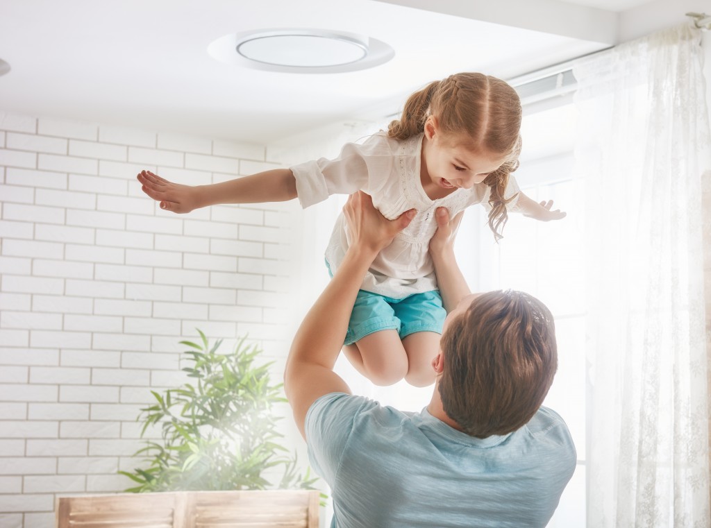 dad playing with his little girl